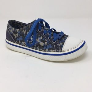 CROCS Blue Camo Canvas Sneakers (Size 5)